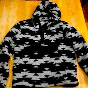 Men’s M northface camp shire hoodie